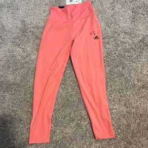 Pink tights/leggings